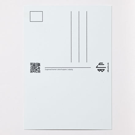 elbracho Postkarte 'Zugewachsener Lokschuppen' – Rückseite mit Frankierfeld und QR-Code