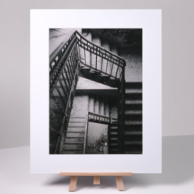 Altes Treppenhaus – Edition als Streetart-Fotokunst aus Leipzig, elbracho