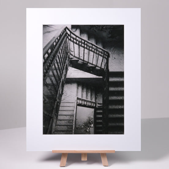 Altes Treppenhaus – Edition als Streetart-Fotokunst aus Leipzig, elbracho