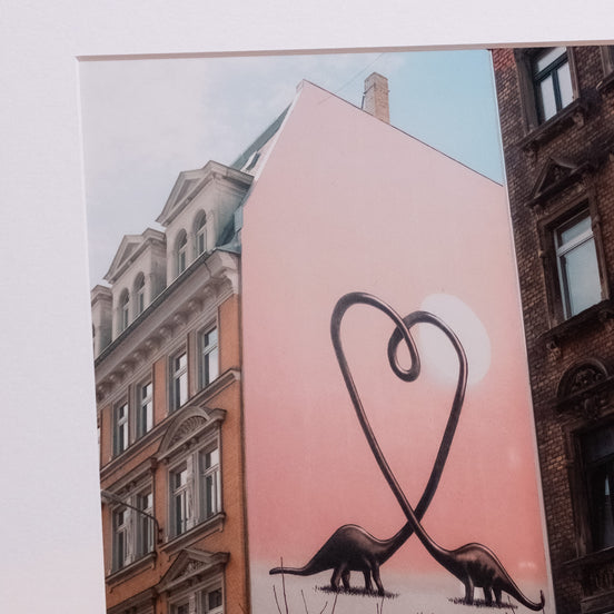Dinolove – Nahaufnahme des Editionsdrucks, Streetart-Fotokunst aus Leipzig, elbracho