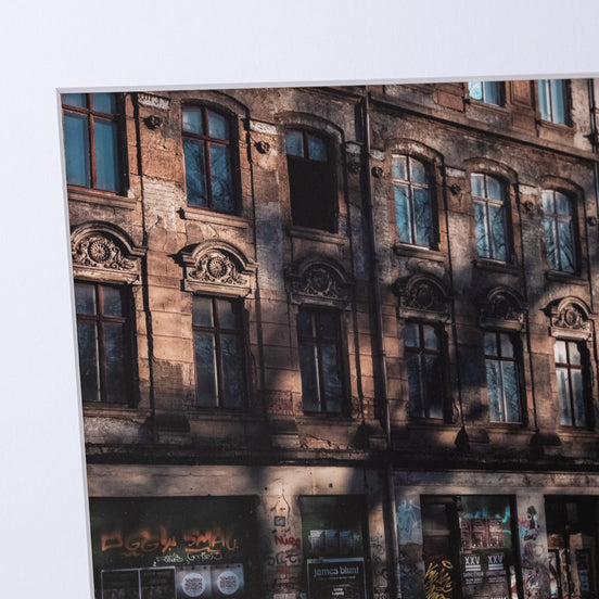 Alte Fassade: Ausschnitt der Original-Fotografie, elbracho Edition aus Leipzig