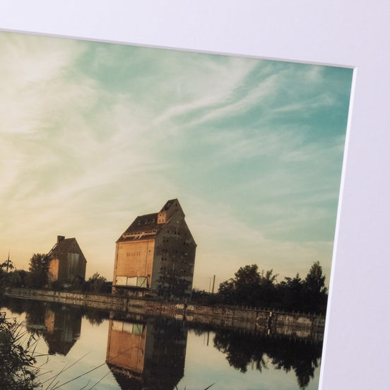 Lindenauer Hafen – Nahaufnahme des Editionsdrucks, Streetart-Fotokunst aus Leipzig, elbracho
