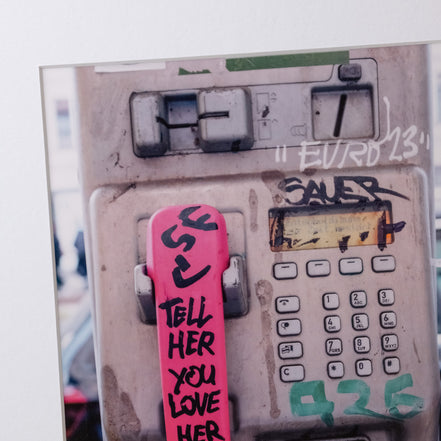 Alte Telefonzelle – Nahaufnahme des Editionsdrucks, Streetart-Fotokunst aus Leipzig, elbracho