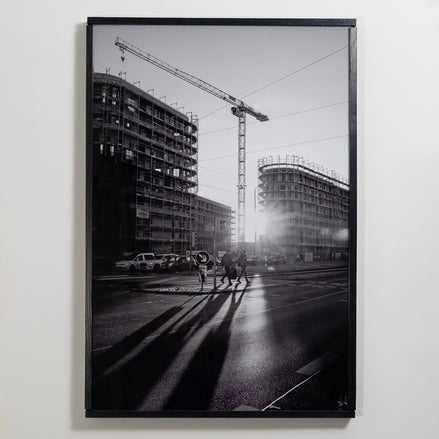 Ostplatz (1/2) – Unikat-Print an der Wand im Wohnbeispiel, elbracho
